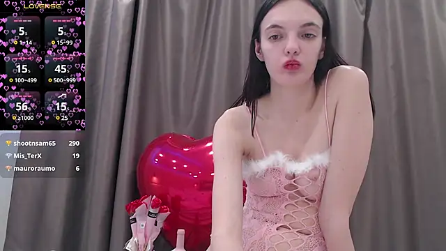Lia  meow online show from February 12, 2025, 9:33 pm