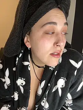 ThicBunz online show from November 30, 2025, 6:09 pm