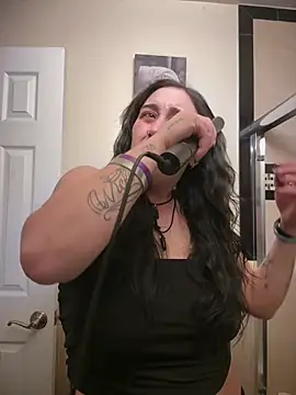 ThicBunz online show from March 27, 2026, 10:11 pm