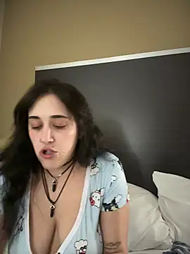 ThicBunz online show from April 4, 2026, 5:58 am