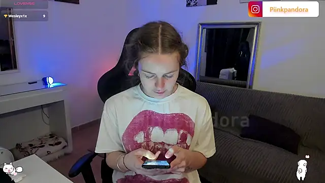 Piinkpandora online show from April 18, 2026, 12:18 pm