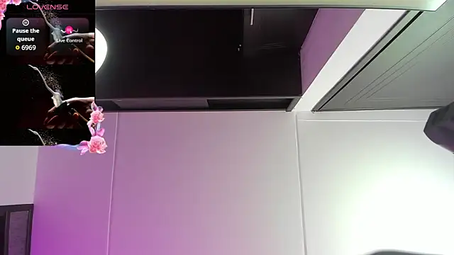 Samanthamillher10 online show from November 2, 2025, 11:37 am