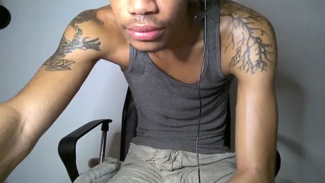 Snapshot of Skinnyblackman chatting on July 11, 2026, 4:02 am Skinnyblackman online show from July 11, 2026, 4:02 am
