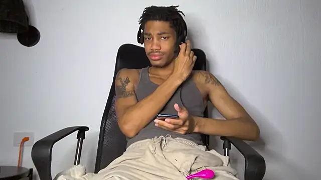 Snapshot of Skinnyblackman chatting on July 10, 2026, 4:01 am Skinnyblackman online show from July 10, 2026, 4:01 am