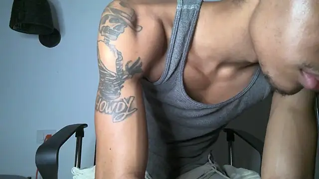 Snapshot of Skinnyblackman chatting on June 25, 2026, 5:12 am Skinnyblackman online show from June 25, 2026, 5:12 am