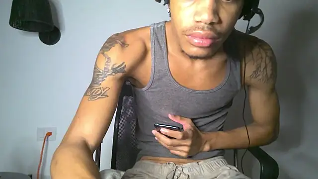 Snapshot of Skinnyblackman chatting on June 25, 2026, 2:31 am Skinnyblackman online show from June 25, 2026, 2:31 am