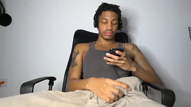 Snapshot of Skinnyblackman chatting on July 12, 2026, 2:56 am Skinnyblackman online show from July 12, 2026, 2:56 am