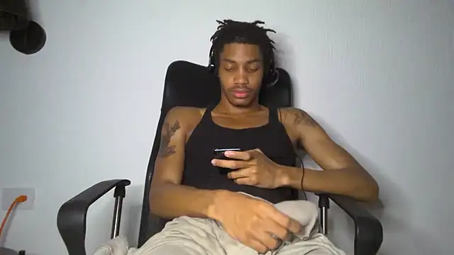 Snapshot of Skinnyblackman chatting on June 28, 2026, 2:51 am Skinnyblackman online show from June 28, 2026, 2:51 am