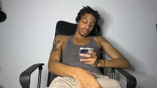 Snapshot of Skinnyblackman chatting on June 26, 2026, 2:50 am Skinnyblackman online show from June 26, 2026, 2:50 am