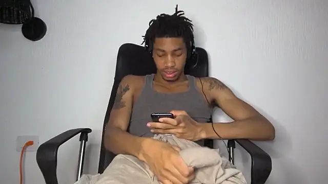Snapshot of Skinnyblackman chatting on June 16, 2026, 3:28 am Skinnyblackman online show from June 16, 2026, 3:28 am
