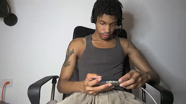Snapshot of Skinnyblackman chatting on July 16, 2026, 2:41 am Skinnyblackman online show from July 16, 2026, 2:41 am