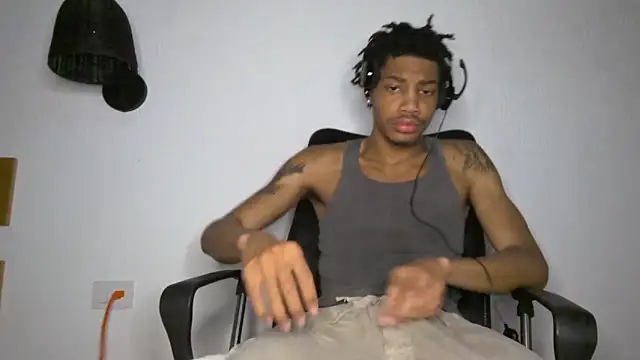 Snapshot of Skinnyblackman chatting on June 18, 2026, 4:11 am Skinnyblackman online show from June 18, 2026, 4:11 am