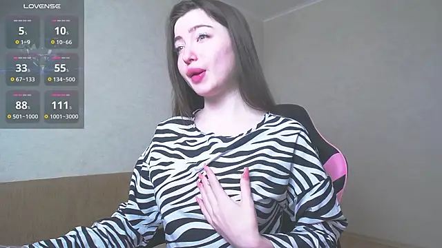 Snapshot of Luxuryalma chatting on April 23, 2026, 10:22 am Luxuryalma online show from April 23, 2026, 10:22 am