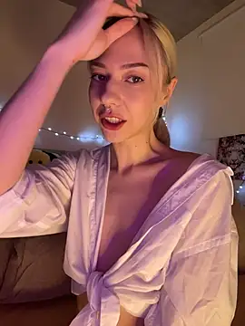 Snapshot of _urbestie_ chatting on May 16, 2026, 10:20 pm urbestie online show from May 16, 2026, 10:20 pm