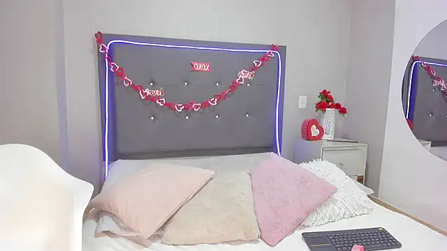 emma lye online show from April 8, 2026, 8:43 pm