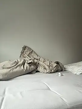 Sara darling online show from March 12, 2025, 6:51 am