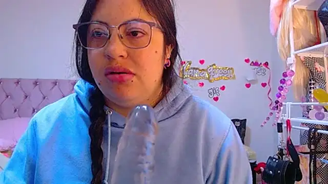 lanaqueen699 online show from July 10, 2026, 12:27 pm