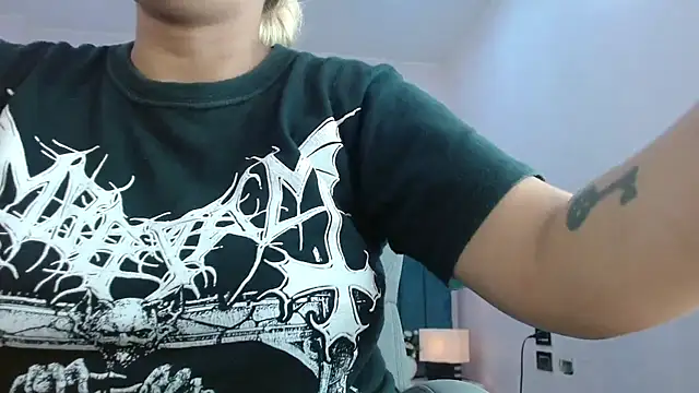 Snapshot of april_bunnyy chatting on July 10, 2026, 8:42 pm april bunnyy online show from July 10, 2026, 8:42 pm