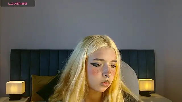 april bunnyy online show from February 25, 2025, 8:32 pm