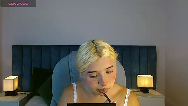 april bunnyy online show from March 1, 2025, 4:22 pm