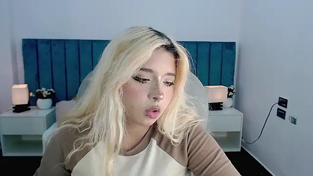 april bunnyy online show from March 4, 2026, 8:38 pm