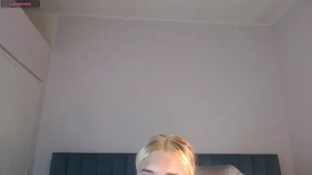 april bunnyy online show from October 25, 2025, 9:15 pm