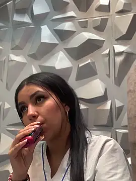 Larabrooks online show from October 1, 2025, 6:23 pm