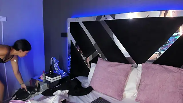 Larabrooks online show from February 14, 2026, 7:25 pm