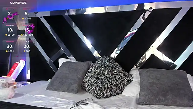 Larabrooks online show from December 4, 2025, 7:24 pm