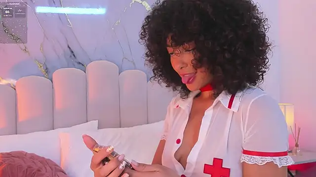 Snapshot of OSHUN_ chatting on September 20, 2025, 12:32 pm OSHUN online show from September 20, 2025, 12:32 pm