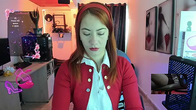 e evee e online show from February 5, 2025, 1:11 pm