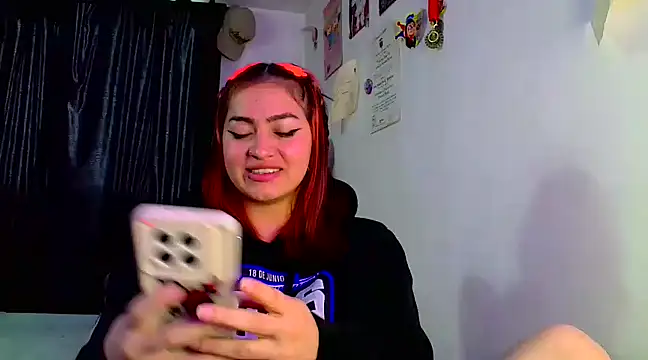 lucycherry   online show from March 18, 2025, 12:17 pm