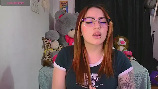 lucycherry   online show from September 24, 2025, 3:35 am