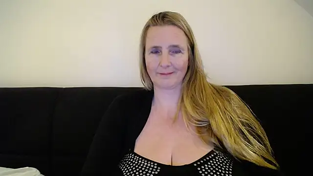 XXNikkie online show from February 17, 2025, 11:11 pm