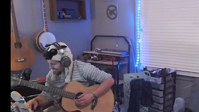 Snapshot of itsjameswebbscope chatting on May 15, 2026, 11:52 am itsjameswebbscope online show from May 15, 2026, 11:52 am