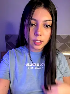 Snapshot of Maii_chan chatting on December 17, 2025, 6:18 am Maii chan online show from December 17, 2025, 6:18 am