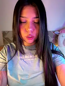 Snapshot of Maii_chan chatting on October 22, 2025, 5:40 am Maii chan online show from October 22, 2025, 5:40 am