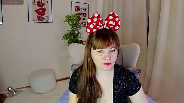 VanessaSmuth online show from December 2, 2025, 2:01 am