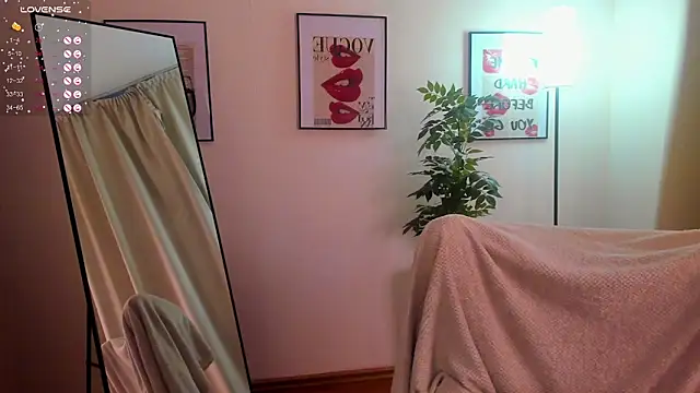 VanessaSmuth online show from September 29, 2025, 1:56 am