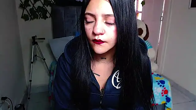 Violettasquirt online show from July 8, 2026, 1:45 pm
