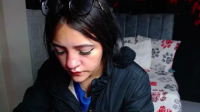 Violettasquirt online show from March 31, 2026, 1:35 pm