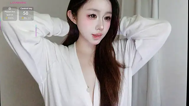 Hazel-11 online show from October 5, 2025, 3:25 pm