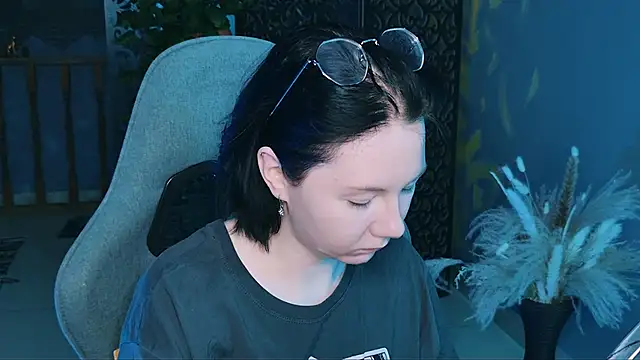 NancyMartinez online show from September 25, 2025, 5:13 am