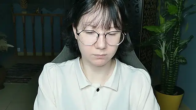 NancyMartinez online show from November 3, 2025, 9:13 am