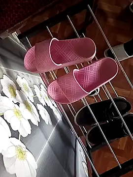 red red00 online show from March 22, 2025, 9:34 am