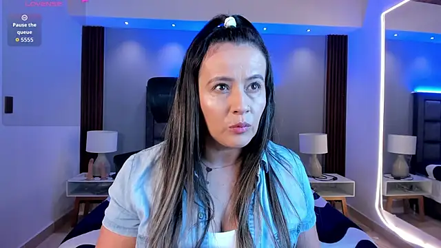 Snapshot of Susann_Ross chatting on October 14, 2025, 10:49 am Susann Ross online show from October 14, 2025, 10:49 am