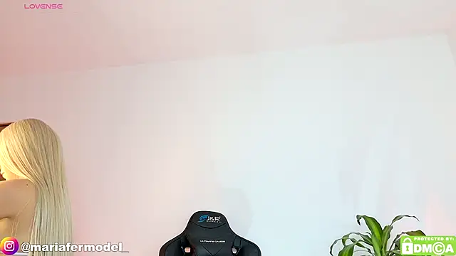 Mariafer05 online show from November 17, 2025, 1:04 pm