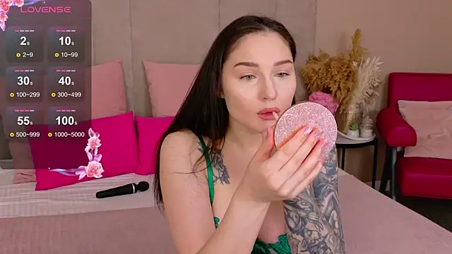 RoxiLester online show from September 14, 2025, 5:08 am