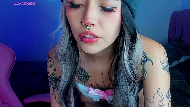 adri tom44 online show from December 2, 2024, 2:48 am