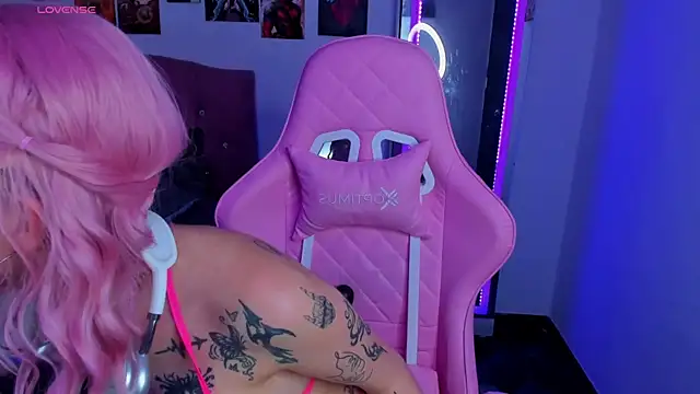 adri tom44 online show from February 19, 2025, 4:55 am